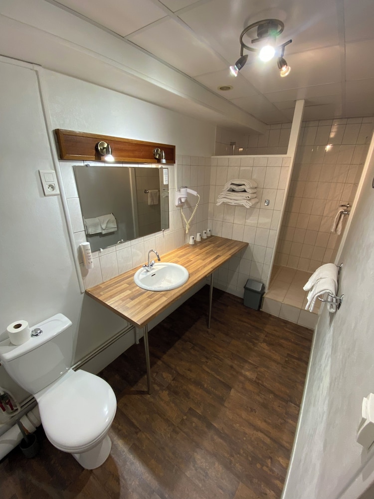 Quadruple Room, City View photo 2