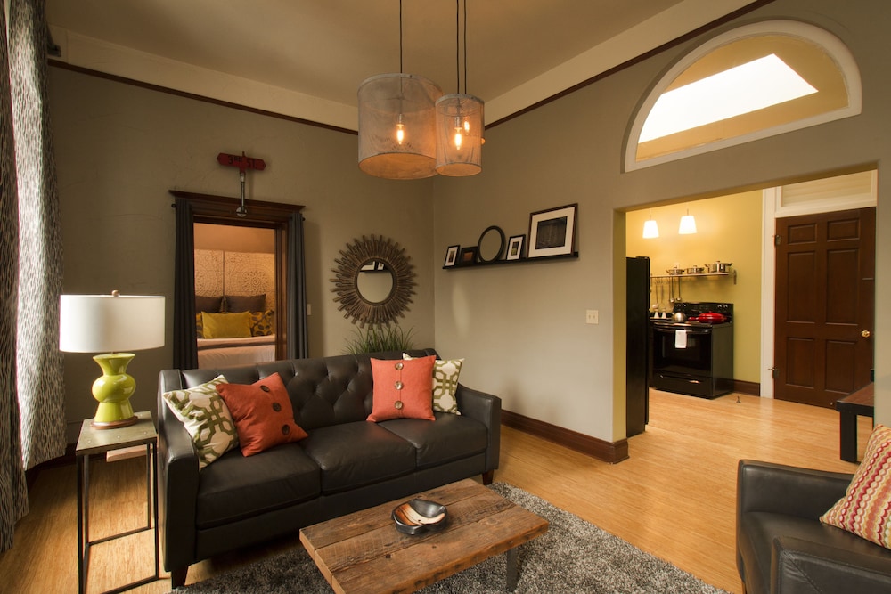 Luxury Apartment, 1 Queen Bed, Non Smoking (2ND)