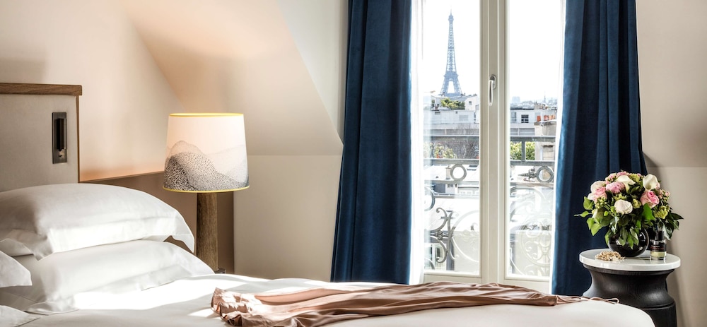 Eiffel Tower Suite