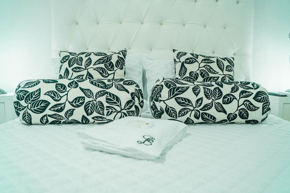 Deluxe Double Room, 1 King Bed photo 2