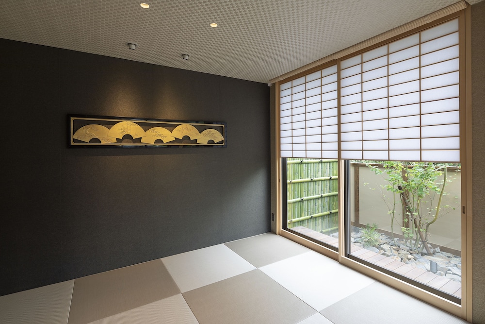 CAMPTON KIYOMIZU 7 (with wooden bathtub),King bed x1 for 2 people, Futon for the others photo 3