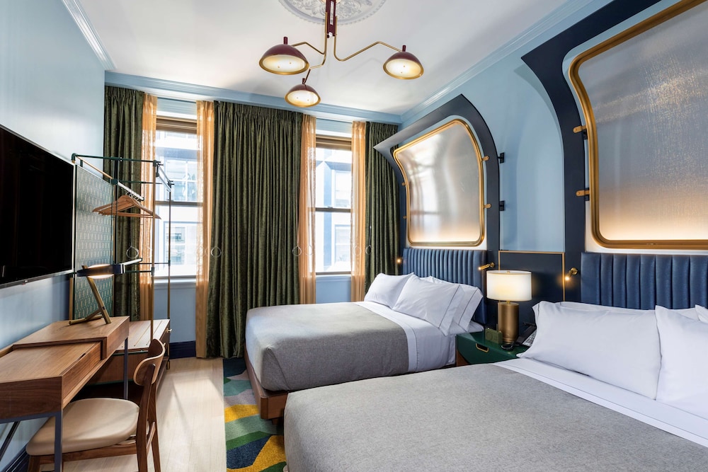 Premium Room, 2 Queen Beds, Accessible (Roll-In Shower) - Photo 4
