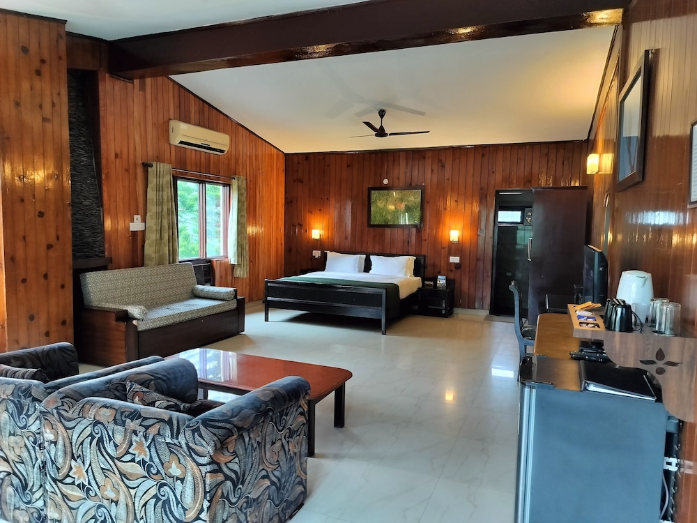 Family Suite, 1 King Bed with Sofa bed, Garden View