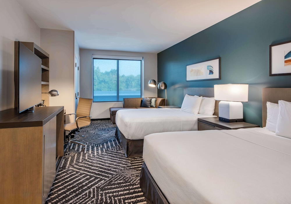 Suite, 2 Queen Beds, Kitchen - Photo 1