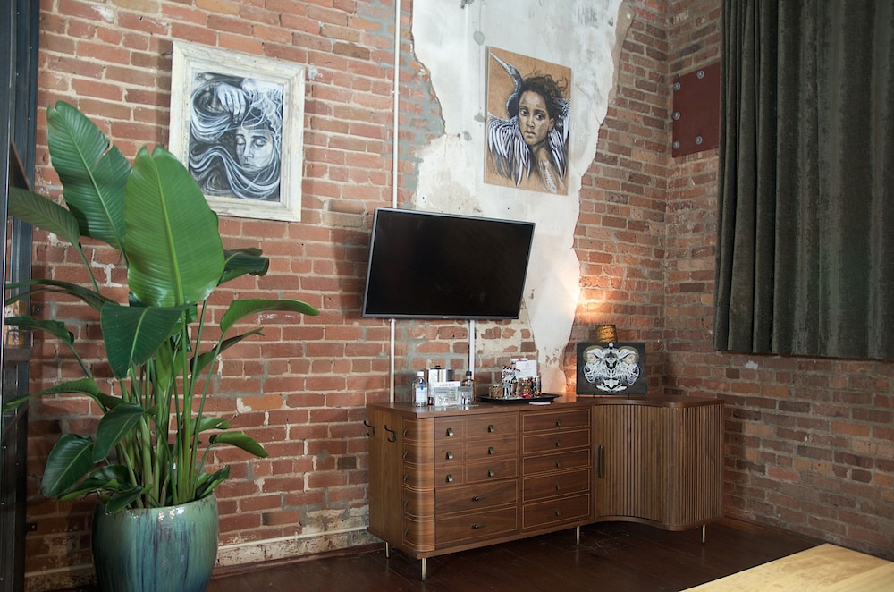 Suite, 1 King Bed with Sofa bed (Artist Loft Suite) - Photo 3