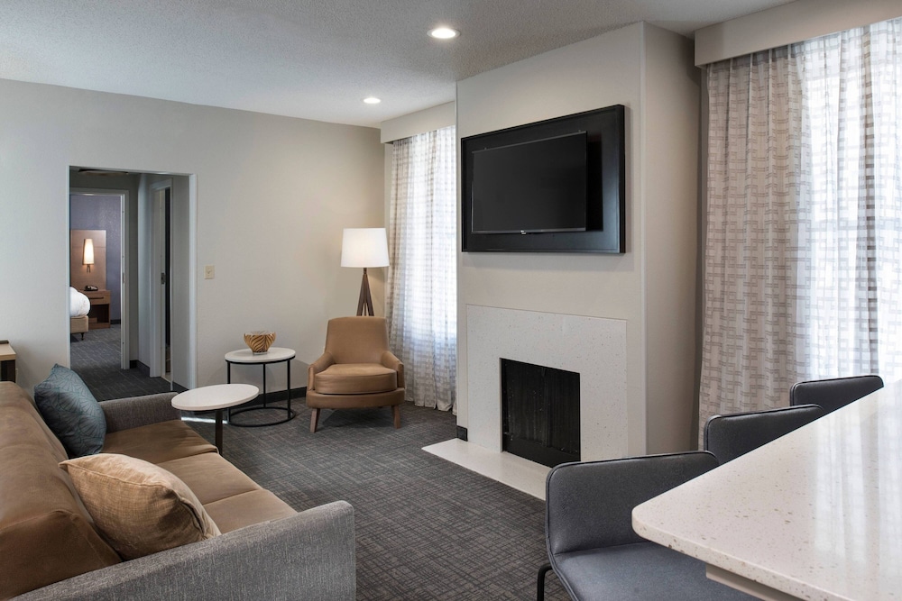 Suite, 1 Bedroom - Photo 1
