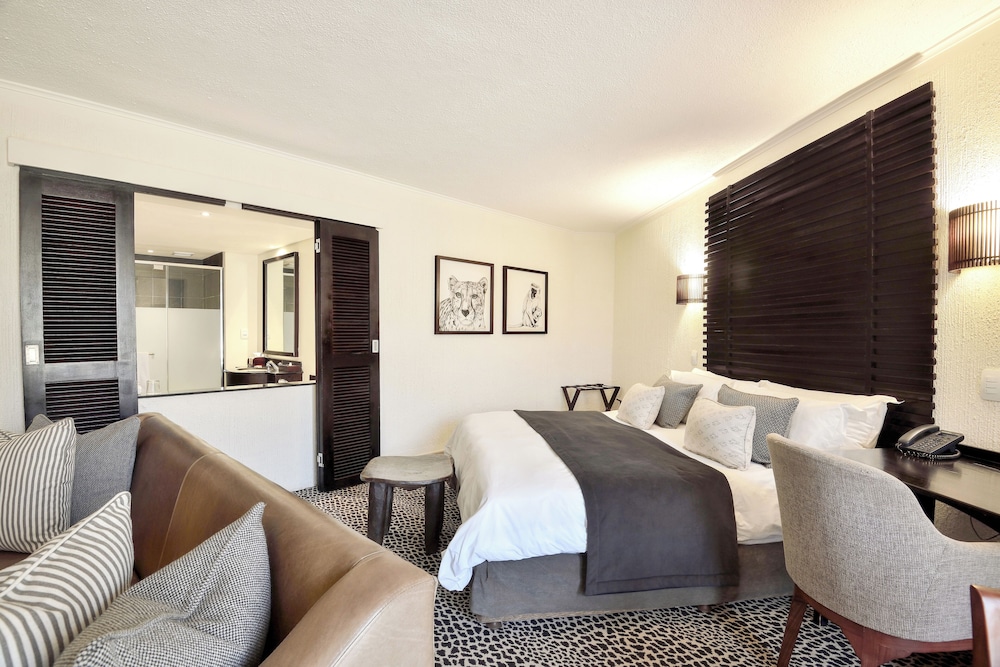 Luxury King Suite photo 1
