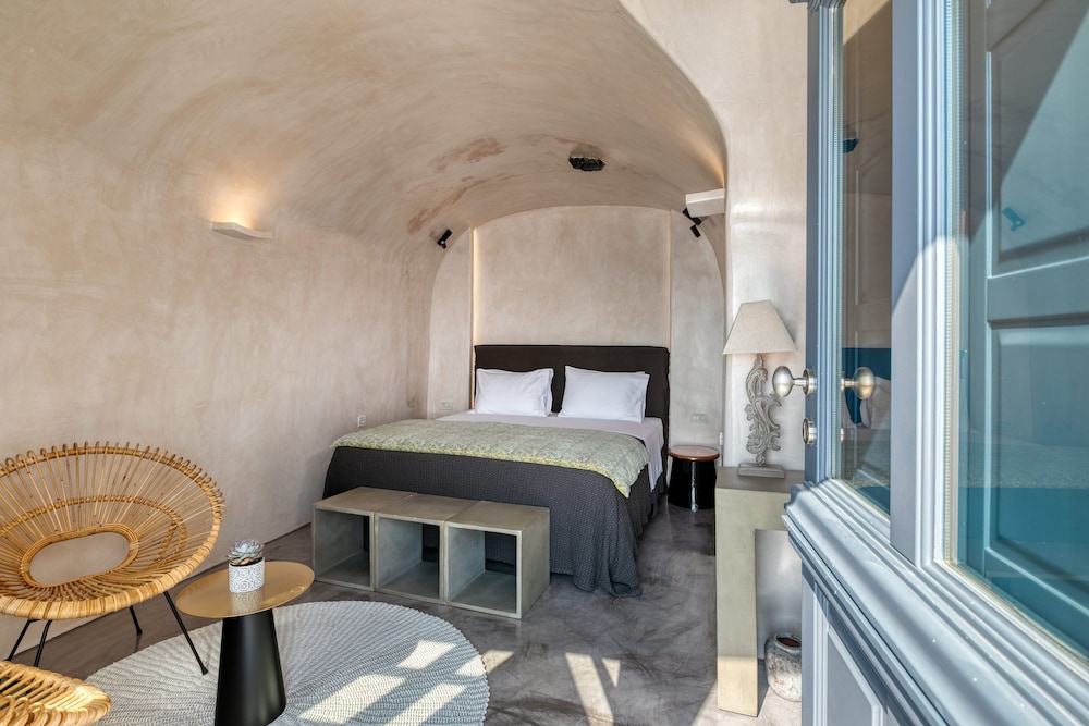 Deluxe Suite with jetted tub