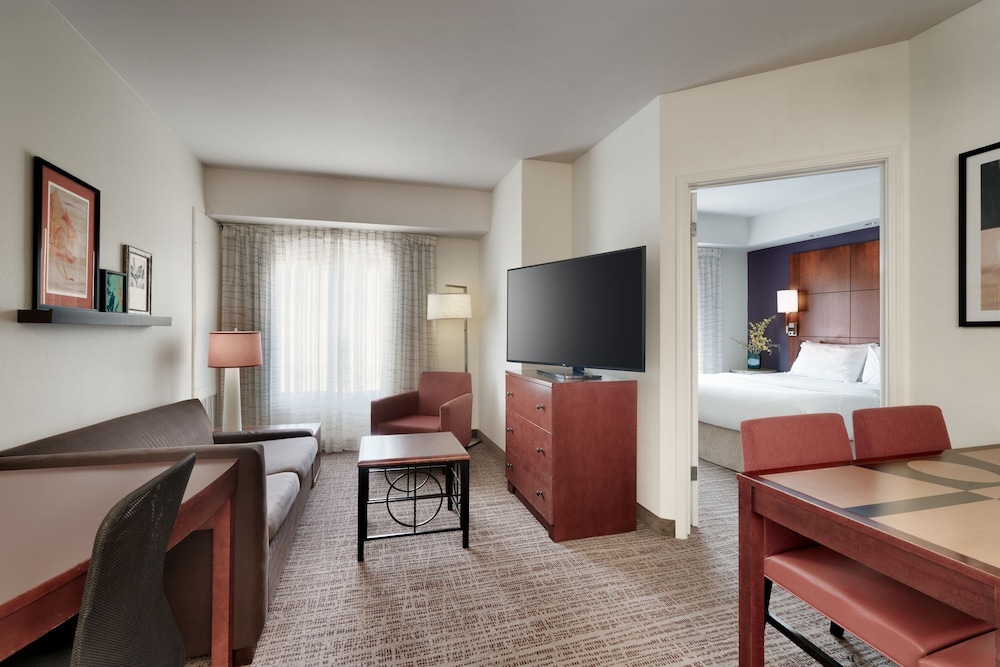 Suite, 2 Bedrooms - Photo 1