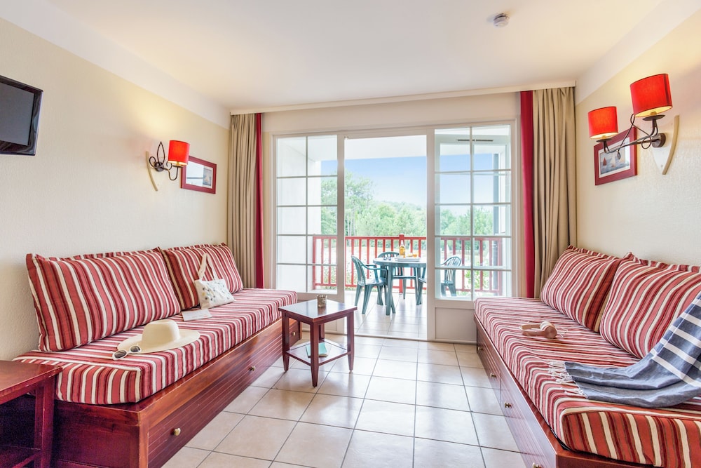 Apartment 5 people - 1 bedroom - Terrace or balcony photo 1