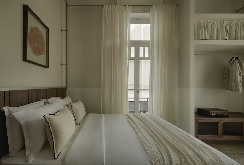 Medium Room photo 1