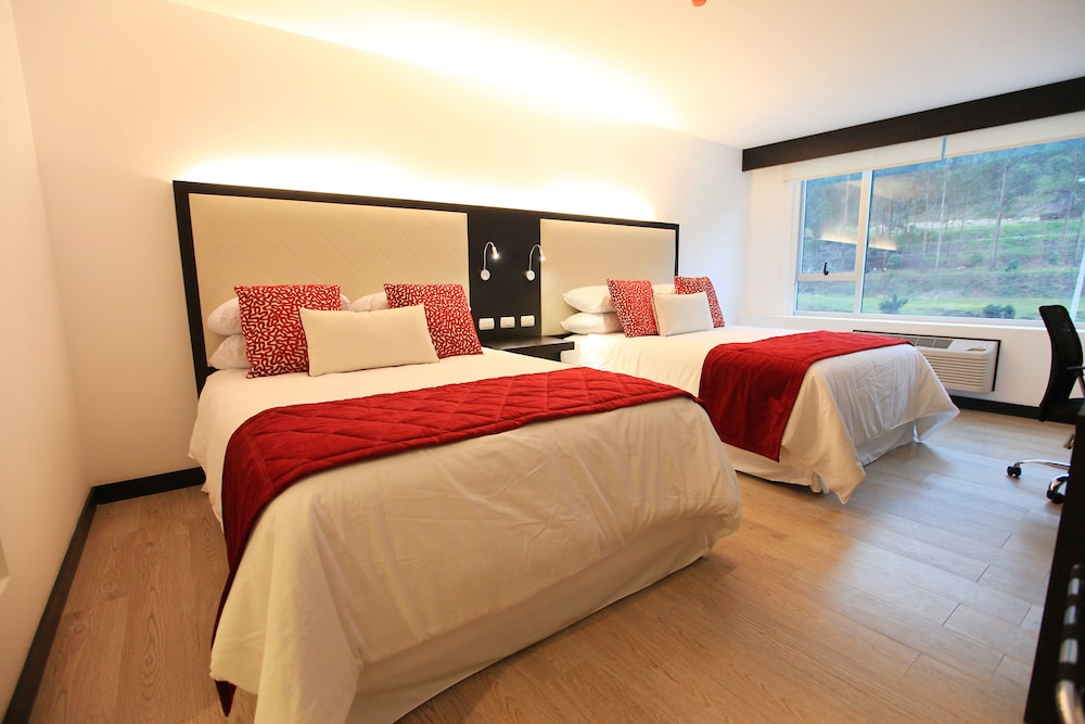 Classic Room, 2 Queen Beds photo 2