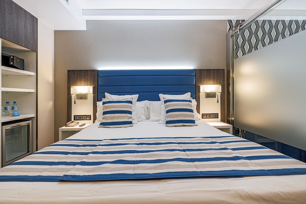 Deluxe Quadruple Room photo 2