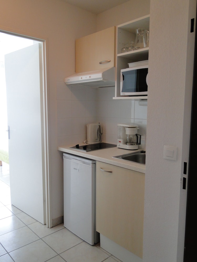 APARTMENT (DOUBLE BED, SINGLE BEDS AND SOFA BED) photo 3