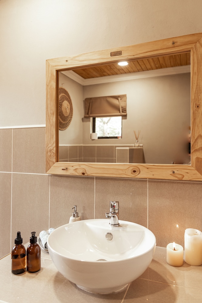 Exclusive Bungalow, 1 Bedroom, Private Bathroom, River View photo 2