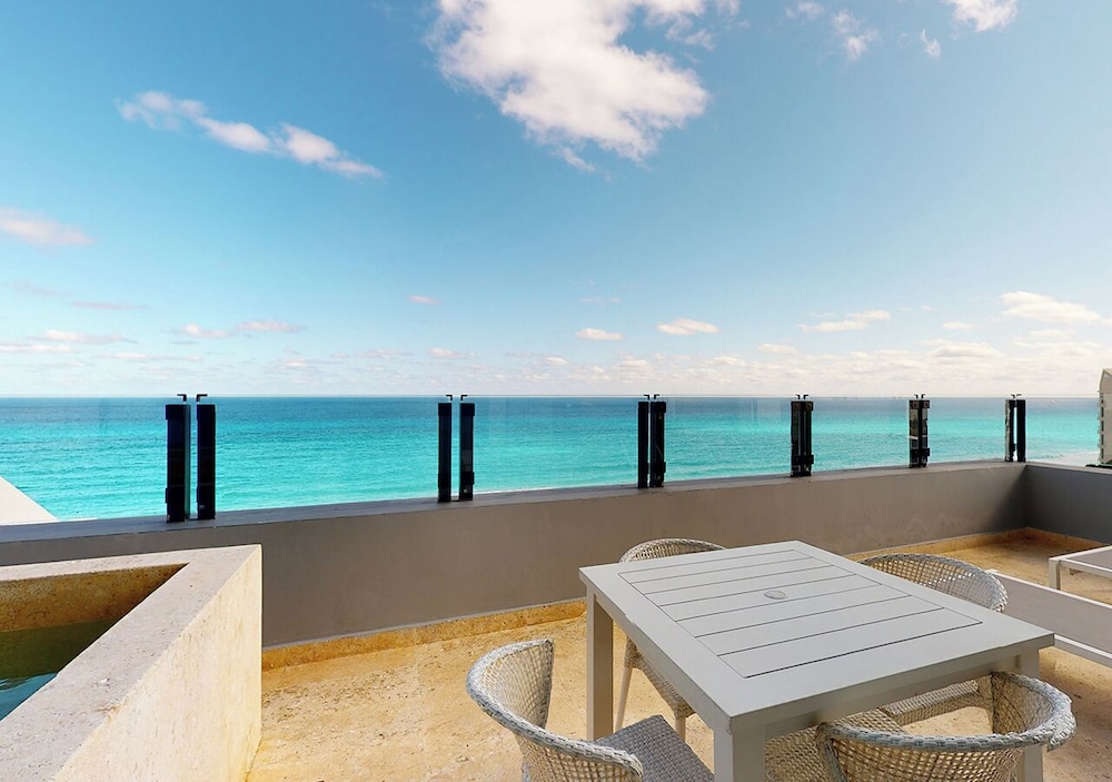 Family Suite with Terrace Ocean Front photo 1
