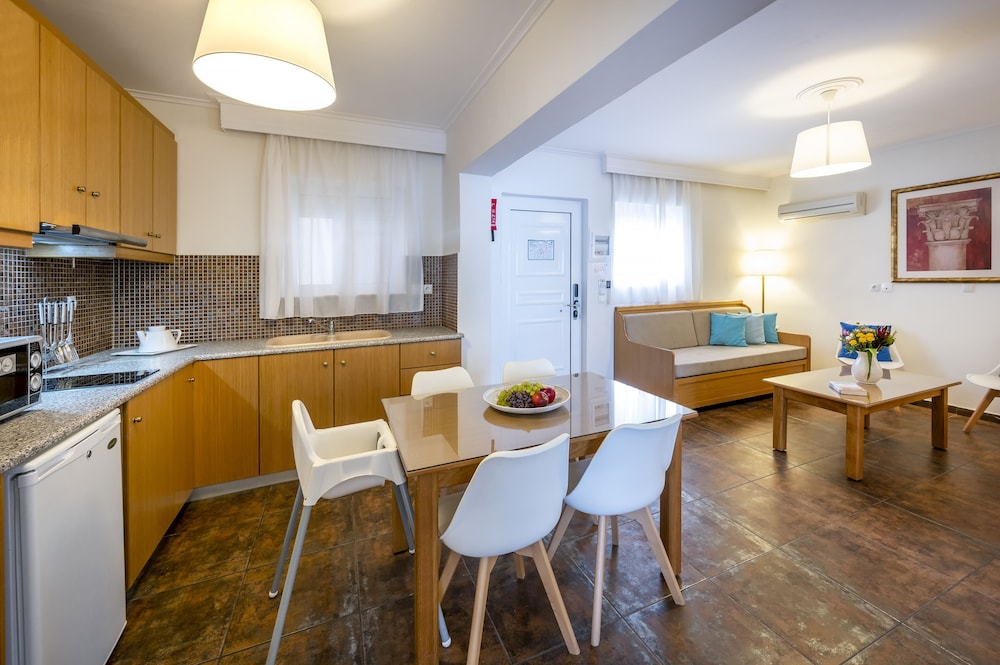 Family Apartment, 2 Bedrooms (Suite) - Photo 2