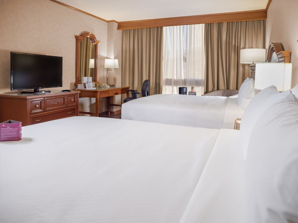 Standard Room, 2 Queen Beds, Club Lounge Access - Photo 3