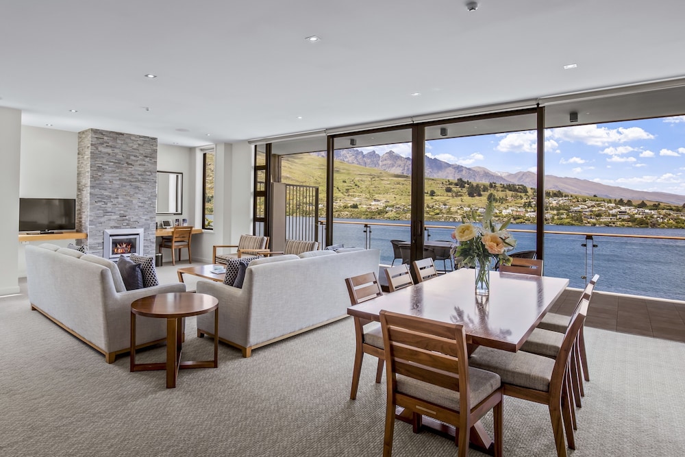 Executive Penthouse, 2 Bedrooms, Lake View