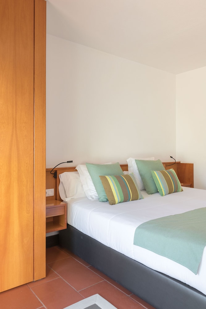 Standard Double Room - Photo 7