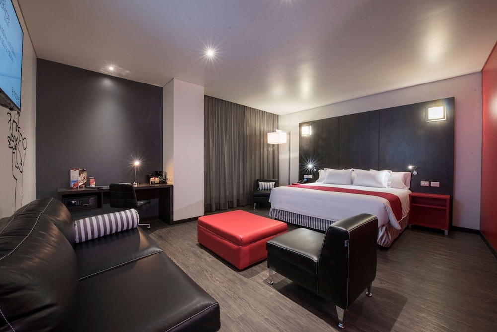 Junior Suite, 1 King Bed, Non Smoking photo 1
