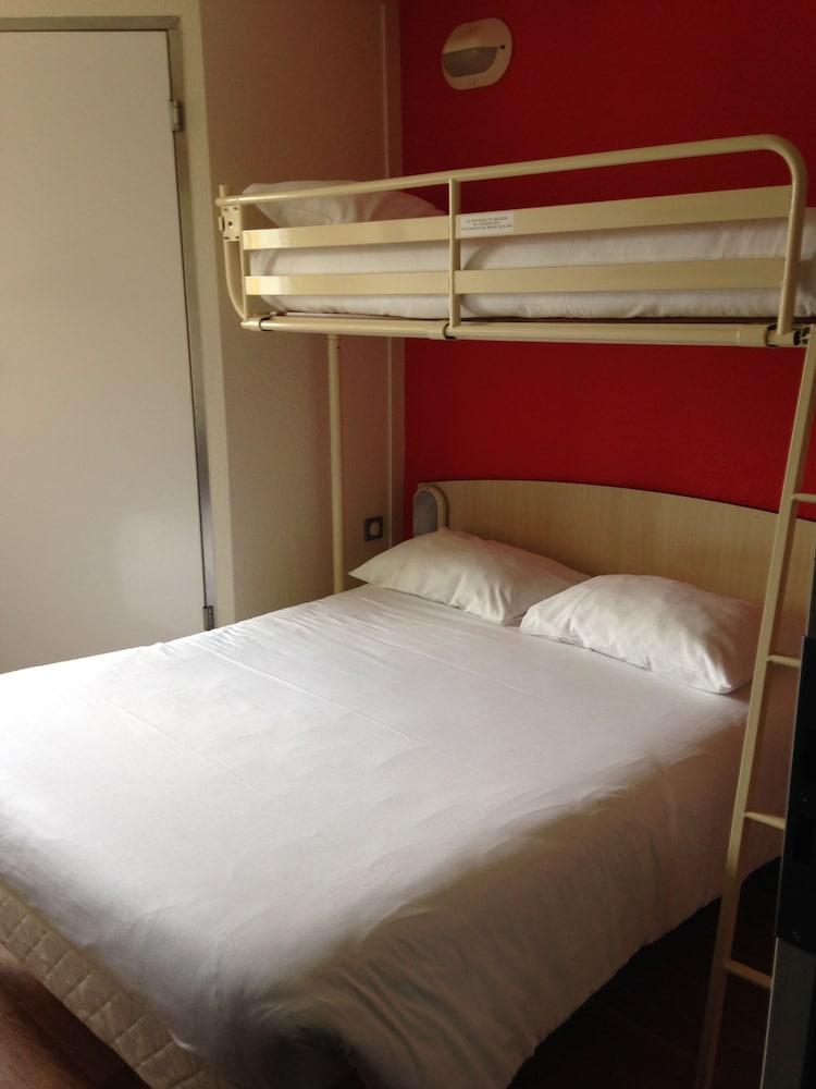 Standard Room, Multiple Beds (1 Double and 1 Single bed) - Photo 8