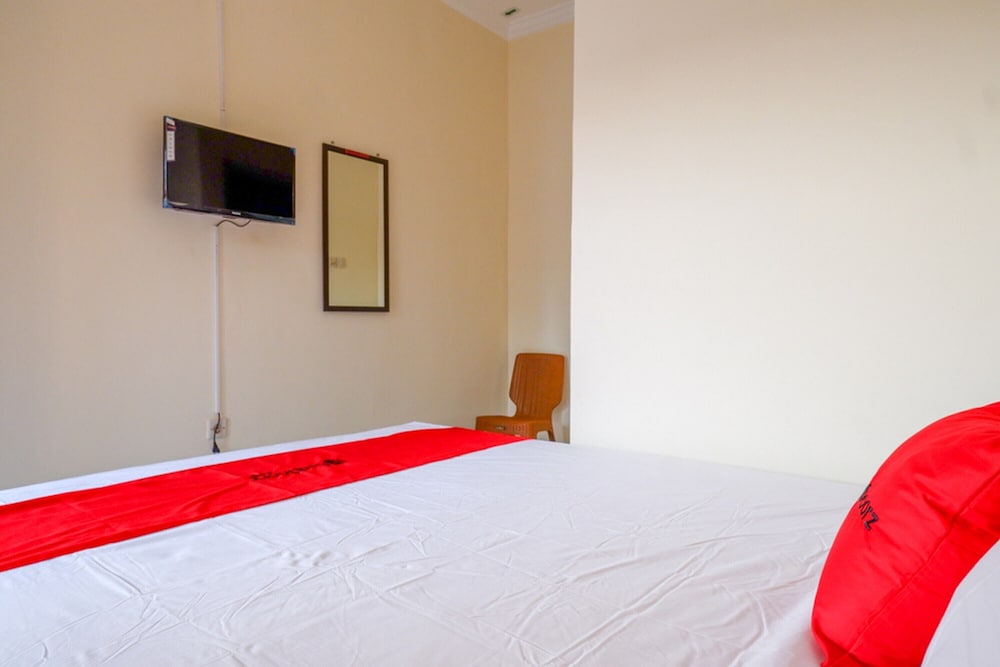 Double Room (RedDoorz) - Photo 5