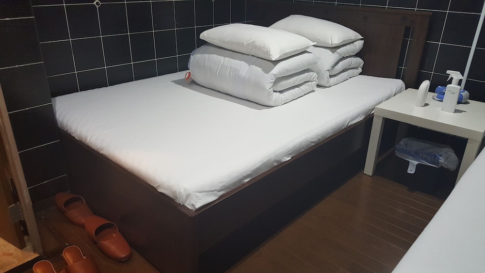 Basic Triple Room photo 3