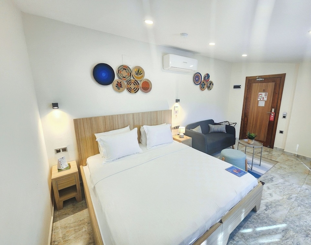 Deluxe Double Room, 1 King Bed, Non Smoking, City View