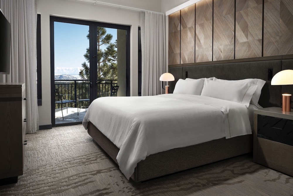 Two Bedroom Luxury Suite - Photo 2
