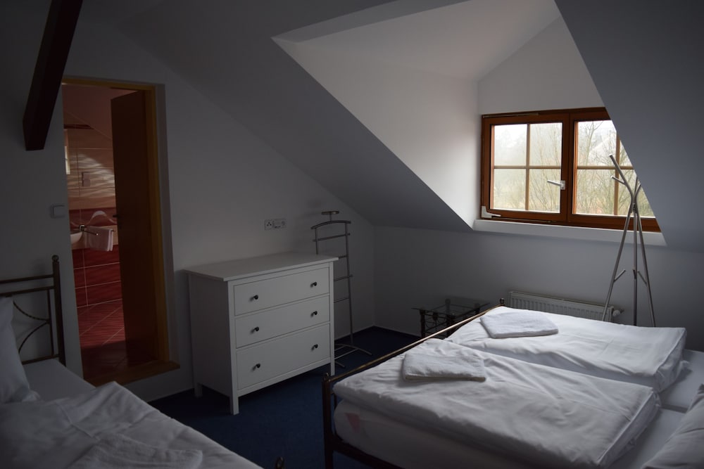 Premier Quadruple Room, 1 Bedroom, Ensuite photo 1