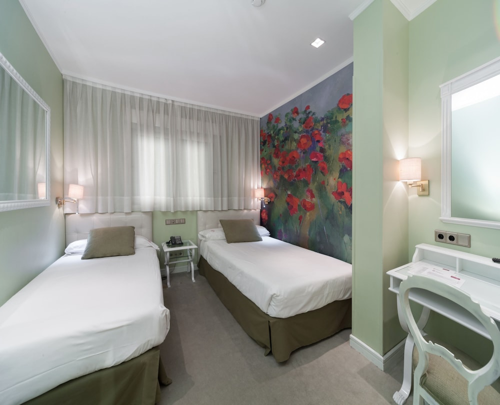 Standard Double or Twin Room - Photo 6