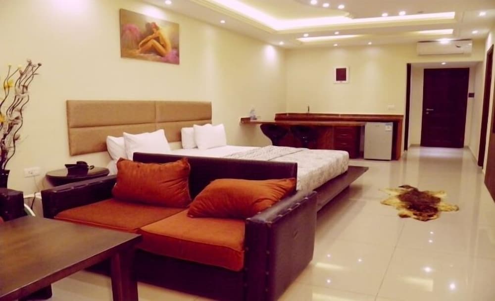 Suite, Jetted Tub