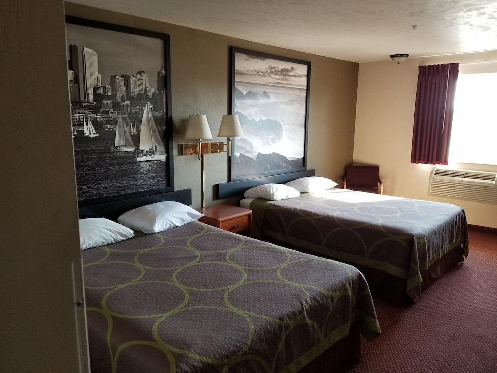 Standard Room, 2 Queen Beds, Accessible - Photo 6