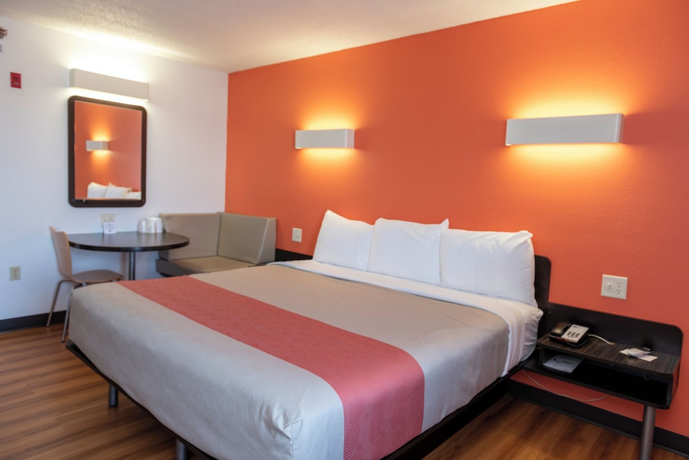 Standard Single Room, 1 King Bed photo 1