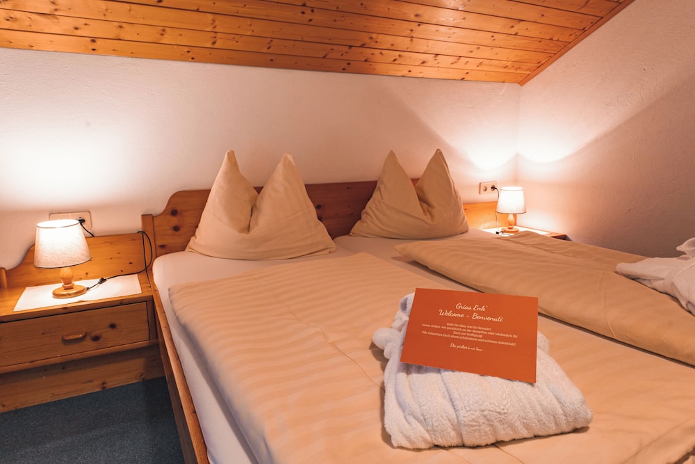 Standard Room, 1 Double Bed, Non Smoking, Mountain View photo 2