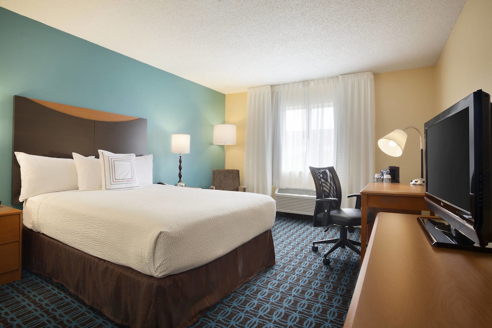 Room, 1 Queen Bed (Mobility Accessible, Roll-In Shower) photo 1