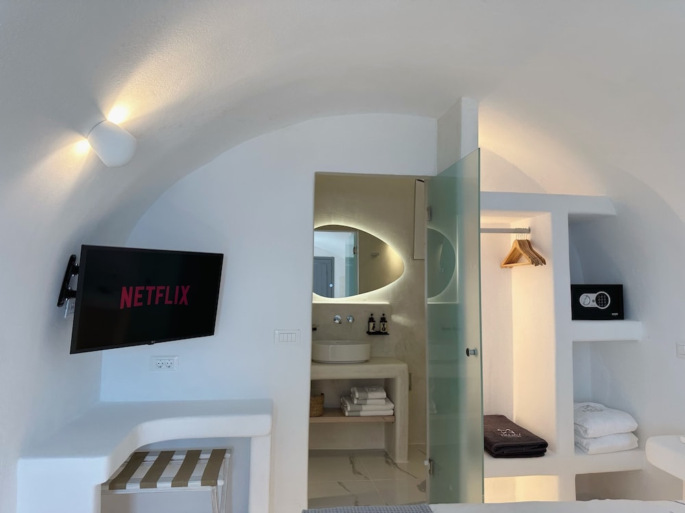 Double Room (Caldera view)