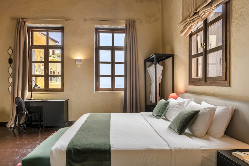 Superior Double Room, 1 King Bed, Sea View ( 2nd floor) photo 3