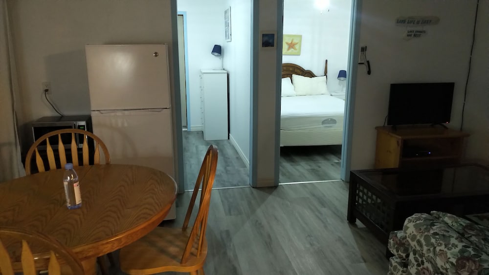 Suite, 2 Bedrooms, Kitchen