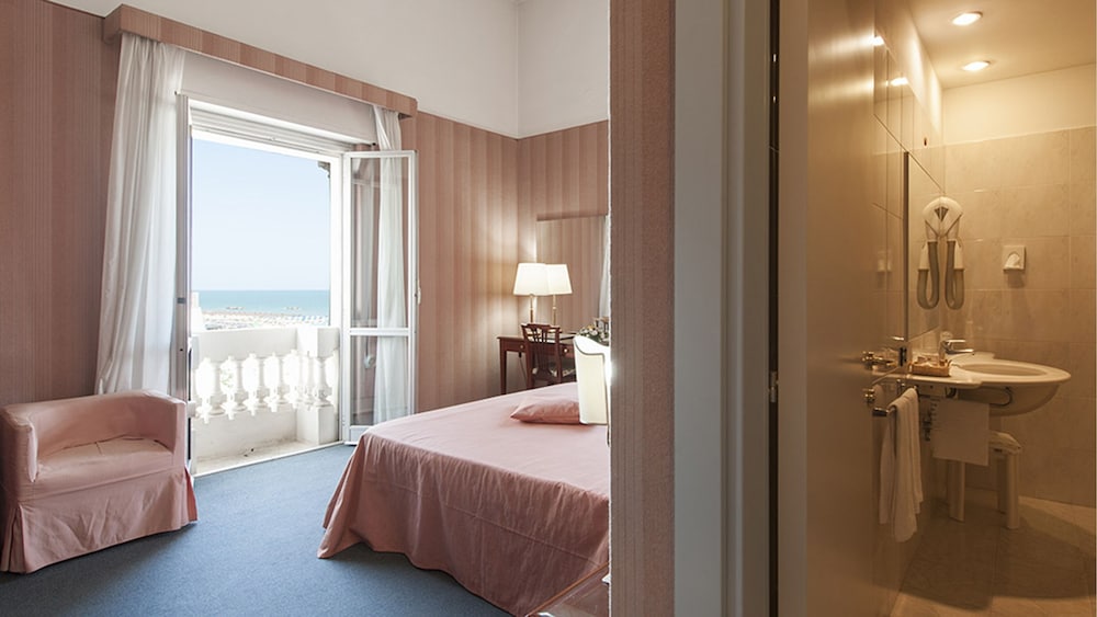Standard Double or Twin Room, Sea View - Photo 12