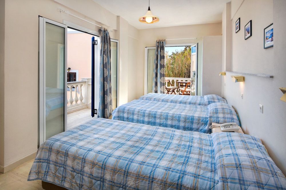 Standard Triple Room - Photo 2