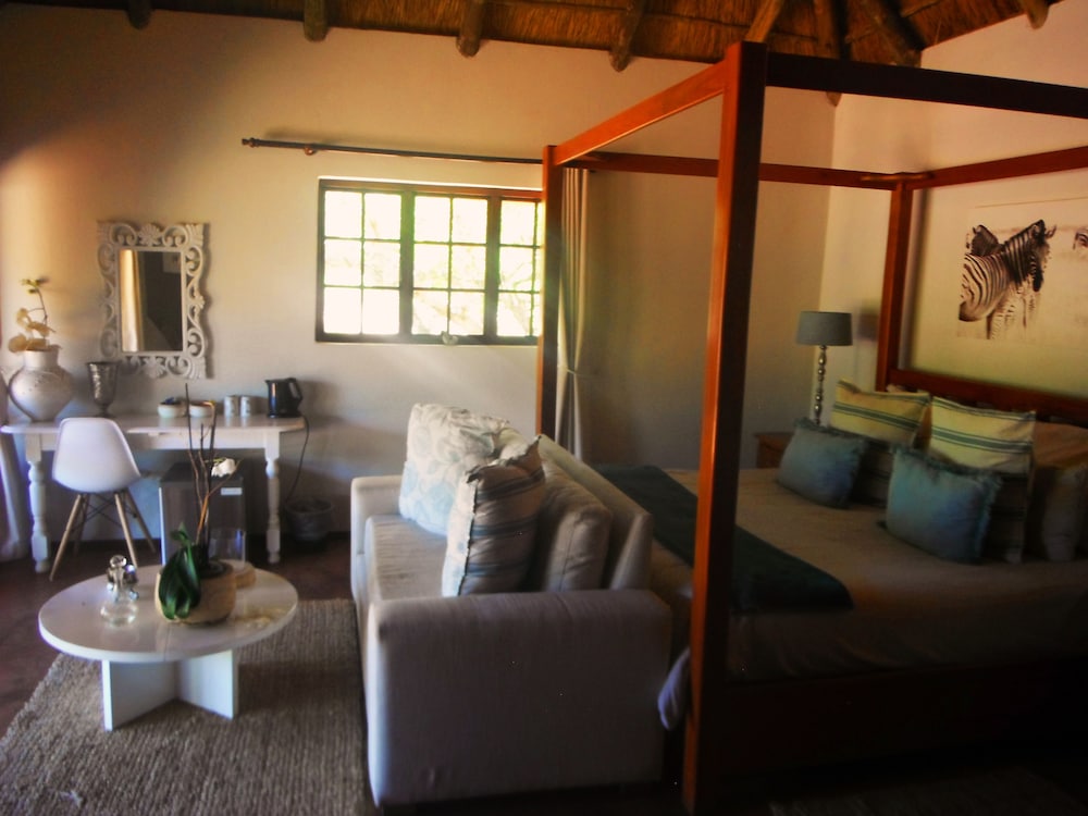 Honeymoon Suite, 1 King Bed, Jetted Tub, Park View photo 3