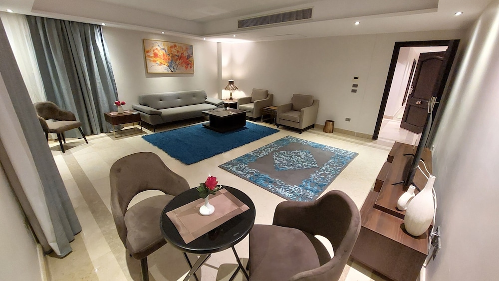 Luxury Apartment, 3 Bedrooms, Balcony, Garden View photo 2