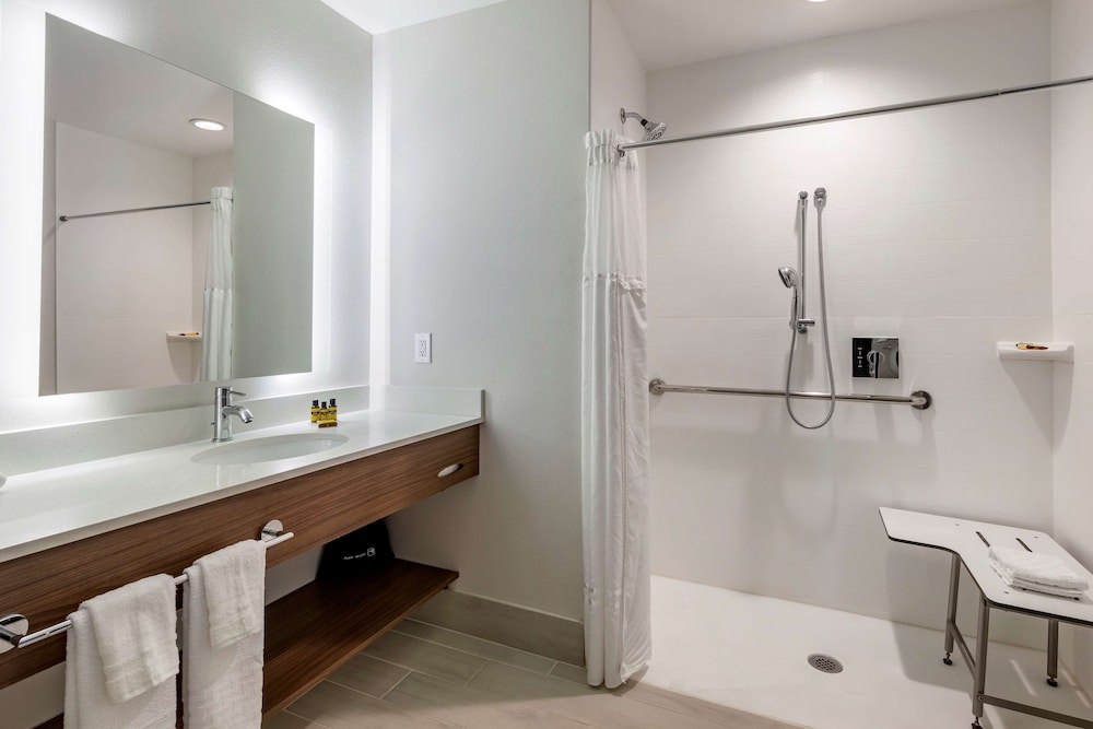 Suite, 2 Queen Beds, Accessible, Refrigerator & Microwave (with Sofabed) - Photo 5