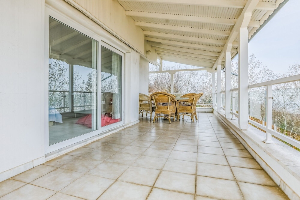 Villa photo 2