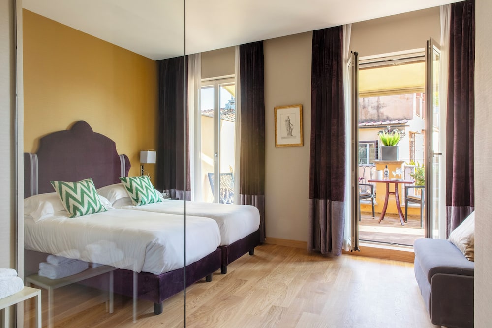 Deluxe Double or Twin Room with Terrace, City View photo 3