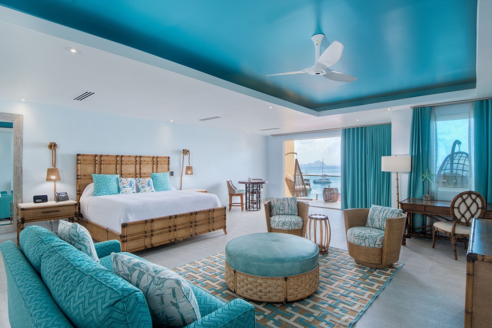 Suite, 1 King Bed with Sofa bed, Balcony, Oceanfront photo 1