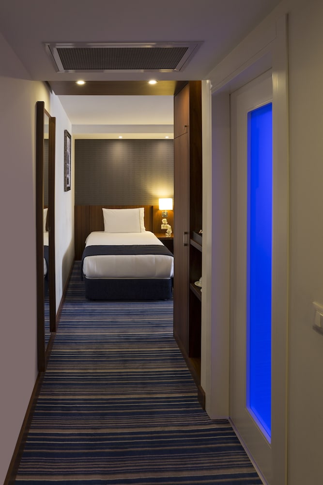 Superior Triple Room photo 3