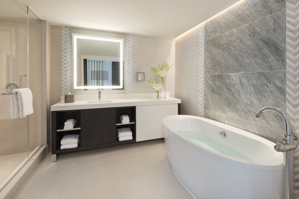 Suite, 1 King Bed with Sofa bed (Compass)